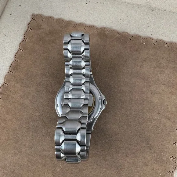 Vintage Bulova Man’s Accutron AccuQuartz 17 Jewel Self Winding Watch T9 - Picture 4 of 9